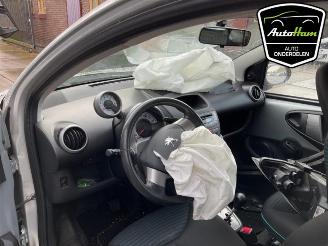 Peugeot 107 107, Hatchback, 2005 / 2014 1.0 12V picture 11