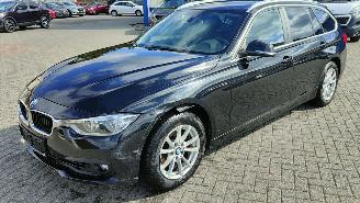 uszkodzony samochody osobowe BMW 3-serie BMW 318 Baureihe 3 Touring 318 i Advantage 2019/10