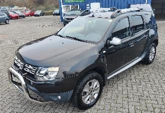 damaged passenger cars Dacia Dokker Dacia Duster Prestige 4x4 navi ( euro 5 ) 2014/5