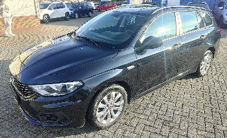 damaged passenger cars Fiat Tipo Fiat fiat tipo 1,4 navi lichte rijdende schade 2017/11