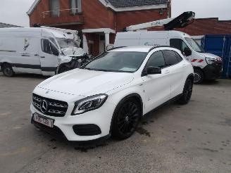 uszkodzony samochody osobowe Mercedes GLA  2020/8