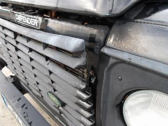 Land Rover Defender 110 picture 12