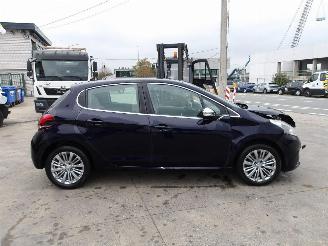 Peugeot 208  picture 5