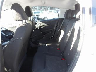 Peugeot 208  picture 18