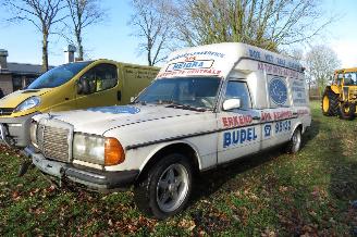 škoda osobní automobily Mercedes 200-serie W123 250 T EX ZIEKENWAGEN PRIJS IS EXCL BTW !!!! 1980/9