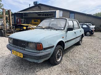 Coche accidentado Skoda 105 S SEDAN,ORIGINELE NL AUTO MET ACTIEF KENTEKEN, SCHUURVONDST 1986/5