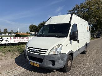 krockskadad bil bedrijf Iveco Daily 35S12 LANG + HOOG AIRCO 2008/9