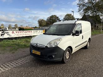 krockskadad bil bedrijf Opel Combo VAN 1.3 CDTI L1/H1 AIRCO 2017/6