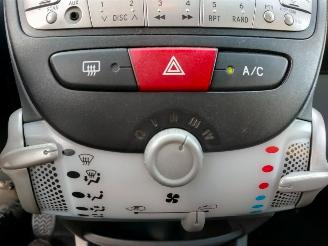 Peugeot 107 1.0 5 deurs airco picture 7