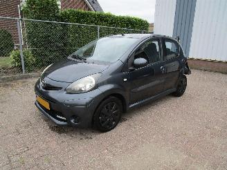 skadebil auto Toyota Aygo Airco Radio/CD 5-Drs 2012/5
