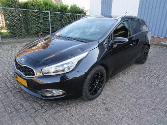 Damaged car Kia Cee d 1.6 Camera Navi 6-Bak 2013/1