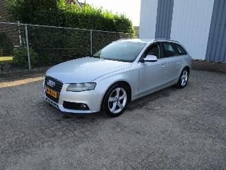 Vaurioauto  passenger cars Audi A4 2.0 TDI Navi Clima Schadevrij 6-Bak 2012/3
