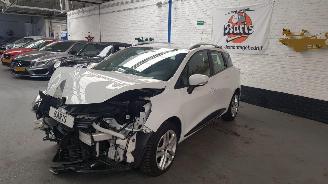 skadebil auto Renault Clio 0.9 ENERGY TCE 90 12V COMBI/0 4DRS BENZ  898CC 66KW 90PK 2020/10