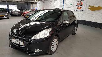  Peugeot 208 1.2 VTI 12V PURETECH   BENZ 1.199CC 60KW 82PK 2014/4