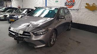 krockskadad bil auto Mercedes B-klasse 1.3 B-160 TURBO 16V  BENZ 1.332CC 80KW 109PK 2020/10