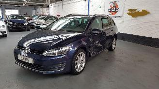 Vaurioauto  passenger cars Volkswagen Golf 1.2 TSI 16V BLUEMOTION COMBI BENZ 1.197CC 81KW 110PK 2016/1