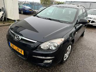 Coche accidentado Hyundai I-30 i30 CW 1.4i Blue Dynamic  80 kW / 109 PK(MOTORSCHADE) 2010/4