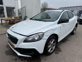 uszkodzony samochody osobowe Volvo V-40 Cross Country 1.6 D2 AUTOMAAT Kinetic BJ 2013 281.385 KM 2013/12