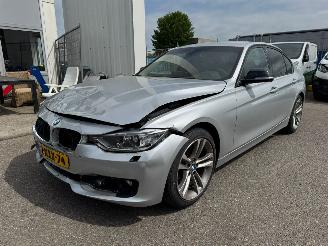 Coche accidentado BMW 3-serie 320i EfficientDynamics Edition High Executive BJ 2013 107.191 KM 2013/8