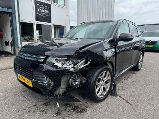 Coche accidentado Mitsubishi Outlander 2.0 AUTOMAAT PHEV Instyle BJ 2014 305.027 KM 2014/4