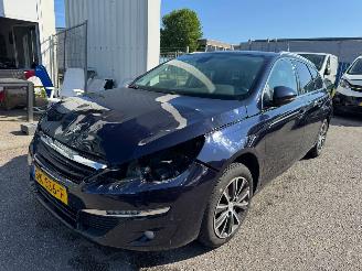krockskadad bil auto Peugeot 308 SW 1.6 BlueHDI Blue Lease Executive Pack 2015/11