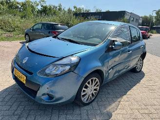 Auto incidentate Renault Clio 1.6 Dynamique AUTOMAAT 2010/4