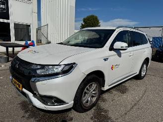 Coche accidentado Mitsubishi Outlander 2.4 PHEV Pure AUTOMAAT 2021/4