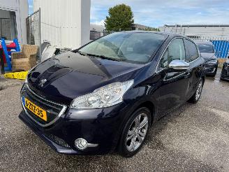 Peugeot 208 1.2 PureTech Allure BJ  2010 142.305 KM 2010/4