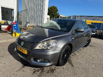 Coche accidentado Suzuki Kizashi 2.4 Sport AUTOMAAT BJ 2011 205.760 KM 2011/1