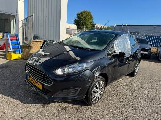 damaged passenger cars Ford Fiesta 1.0 Champion BJ 2013 57.764 KM 2013/2