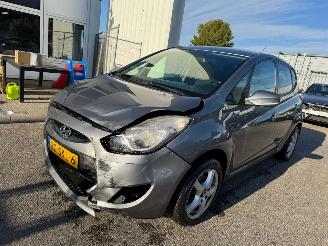 damaged passenger cars Hyundai Ix20 1.4i i-Vision BJ 2011 148.836 KM 2011/10