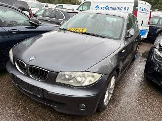 uszkodzony samochody osobowe BMW 1-serie 120i Graphite 2006/10