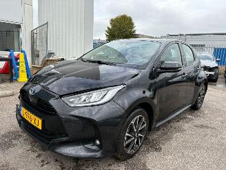 damaged passenger cars Toyota Yaris 1.5 Hybrid Dynamic AUTOMAAT 2021/8