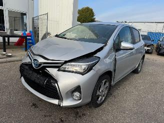 krockskadad bil auto Toyota Yaris 1.5 Hybrid Lease 2015/4