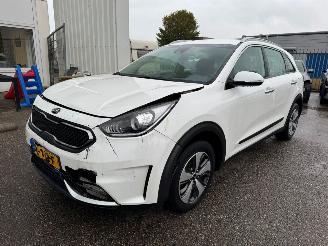 uszkodzony samochody osobowe Kia Niro 1.6 GDi Hybrid First Edition 2016/12