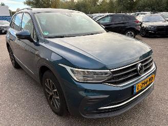 Vaurioauto  passenger cars Volkswagen Tiguan 1.5 TSI R-Line Business+ AUTOMAAT 2020/12