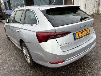 krockskadad bil auto Skoda Octavia Combi 1.0 TSI Business Edition 2021/8