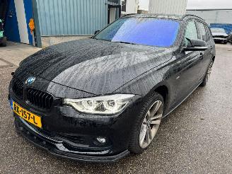 Schadeauto BMW 3-serie Touring 320i Corporate Lease High Executive AUTOMAAT 2017/12