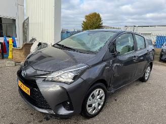 krockskadad bil auto Toyota Yaris Toyota Yaris 1.5 Hybrid Active AUTOMAAT 2020/2