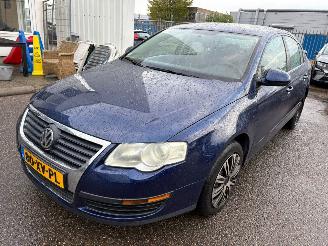 Coche accidentado Volkswagen Passat 1.6 FSI Trendline 2007/10