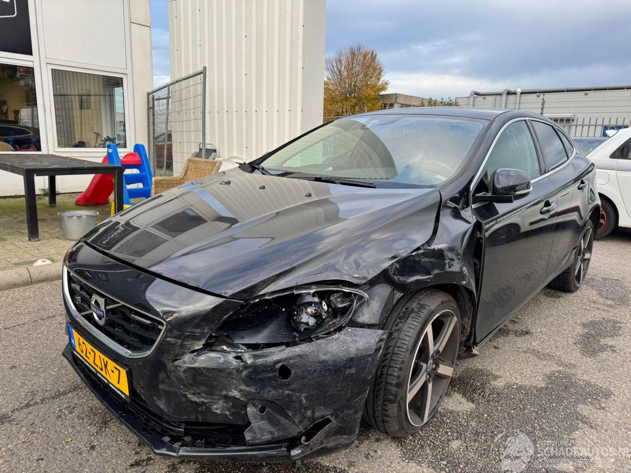 Volvo V-40 1.6 T3 Summum BJ 2012 173.882 KM