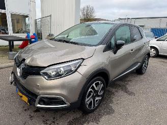 damaged passenger cars Renault Captur 1.2 TCe Dynamique AUTOMAAT 2014/6