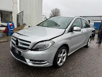 skadebil auto Mercedes B-klasse 180 Ambition 2011/11