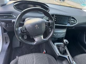 Peugeot 308 1.2 PureTech Blue Lease Active picture 9