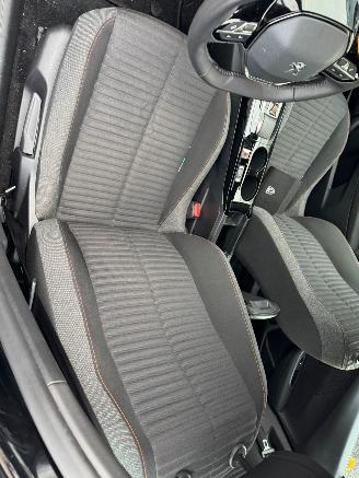 Peugeot e-2008 EV Active 50 kWh picture 16