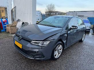 Damaged car Volkswagen Golf 1.0 eTSI Life AUTOMAAT 2022/3