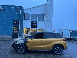 Auto incidentate Suzuki Vitara 1.4 Boosterjet Style Smart Hybrid BJ 2023 61.000 KM 2023/4