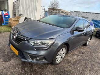 krockskadad bil auto Renault Mégane 1.3 TCe Limited 2019/6