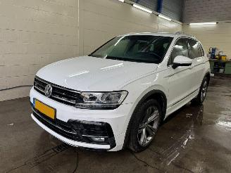 Damaged car Volkswagen Tiguan 1.5 TSI ACT Highline Business R AUTOMAAT 2020/7