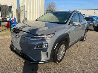 Damaged car Hyundai Kona EV Premium Sky 64 kWh 2020/12